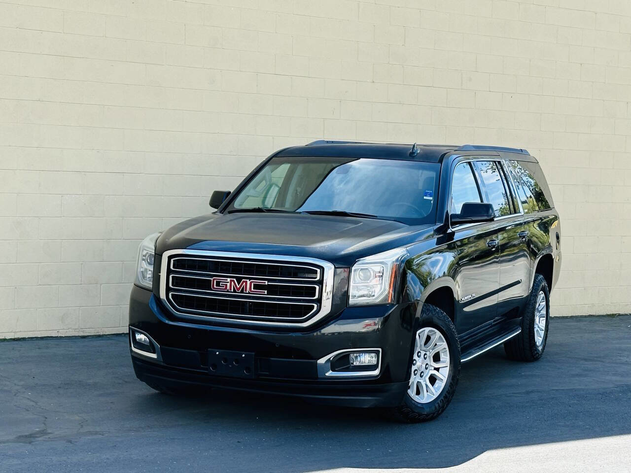Used 2017 GMC Yukon XL SLE image 3
