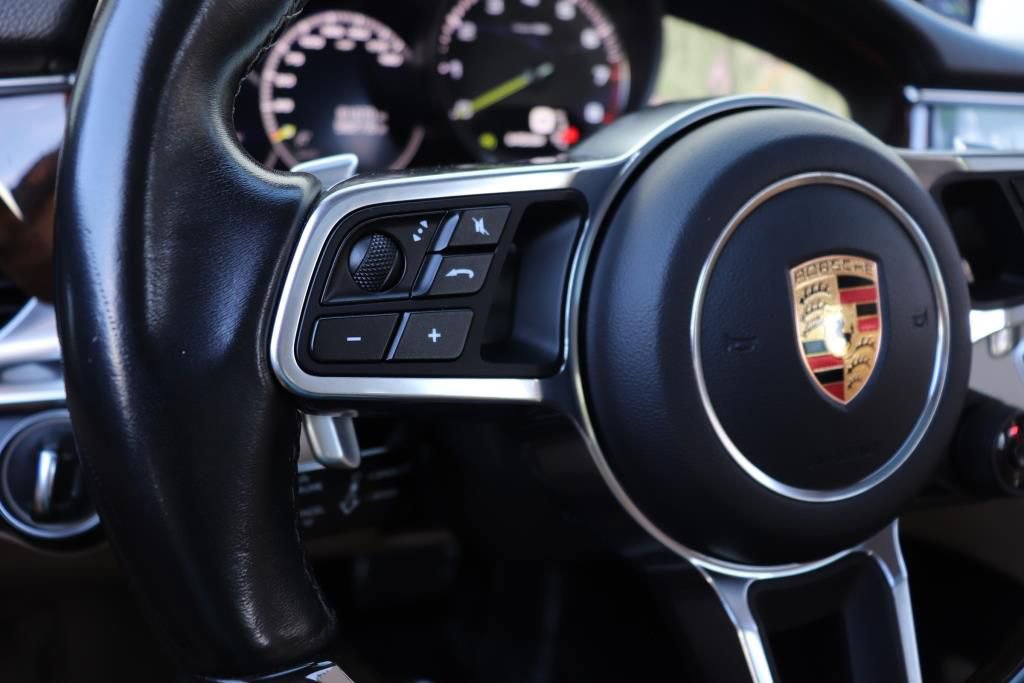 Used 2018 Porsche Panamera 4 image 38