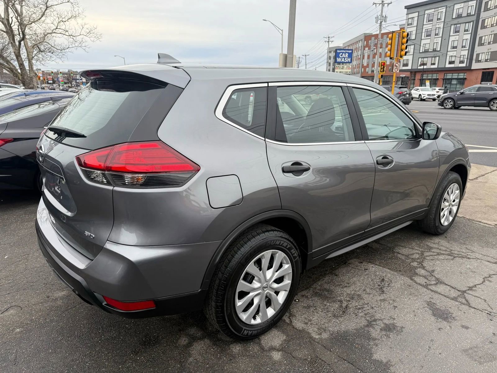 Used 2017 Nissan Rogue S image 6