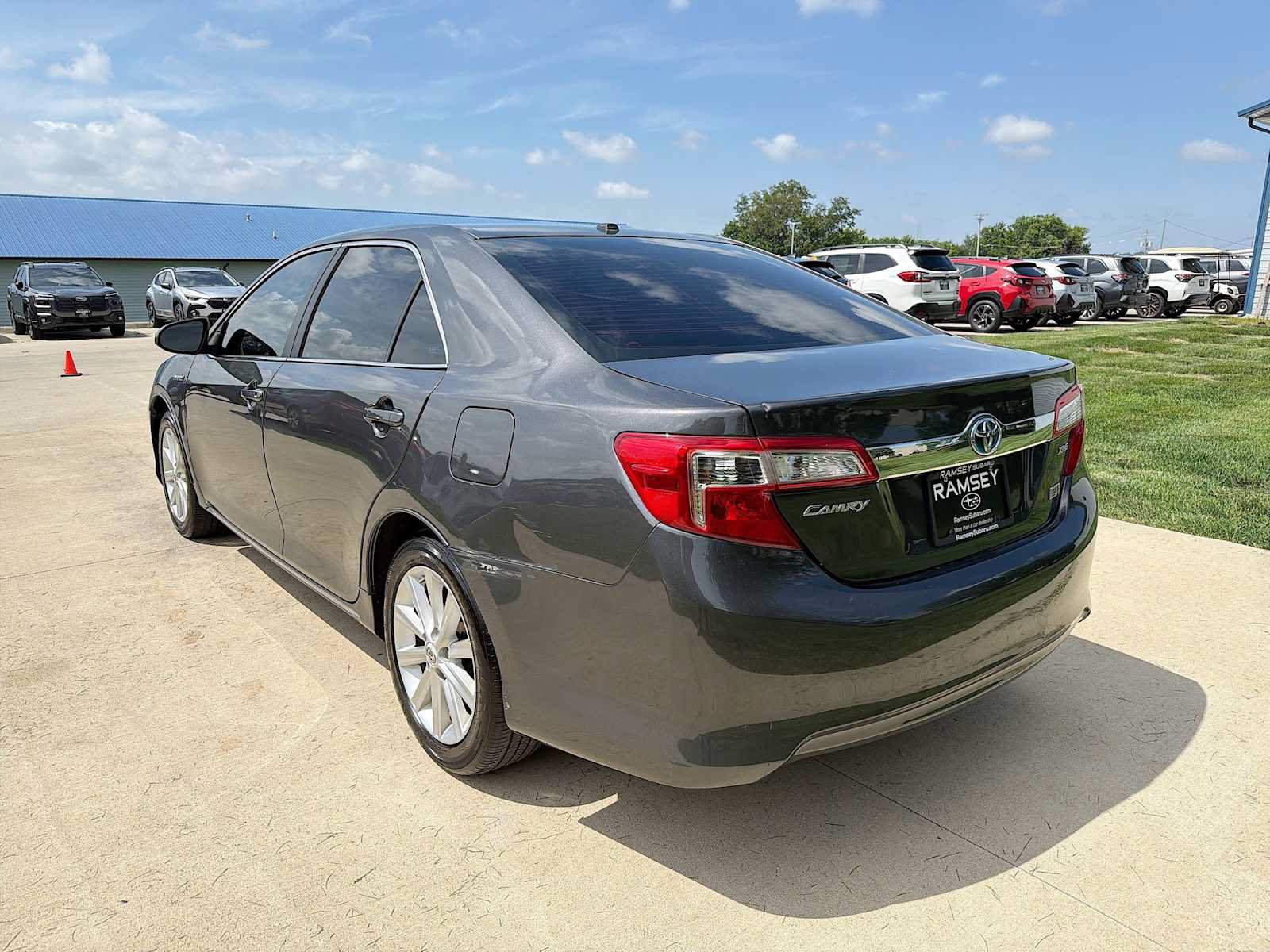 Used 2012 Toyota Camry XLE w/ Convenience Pkg FWD image 4