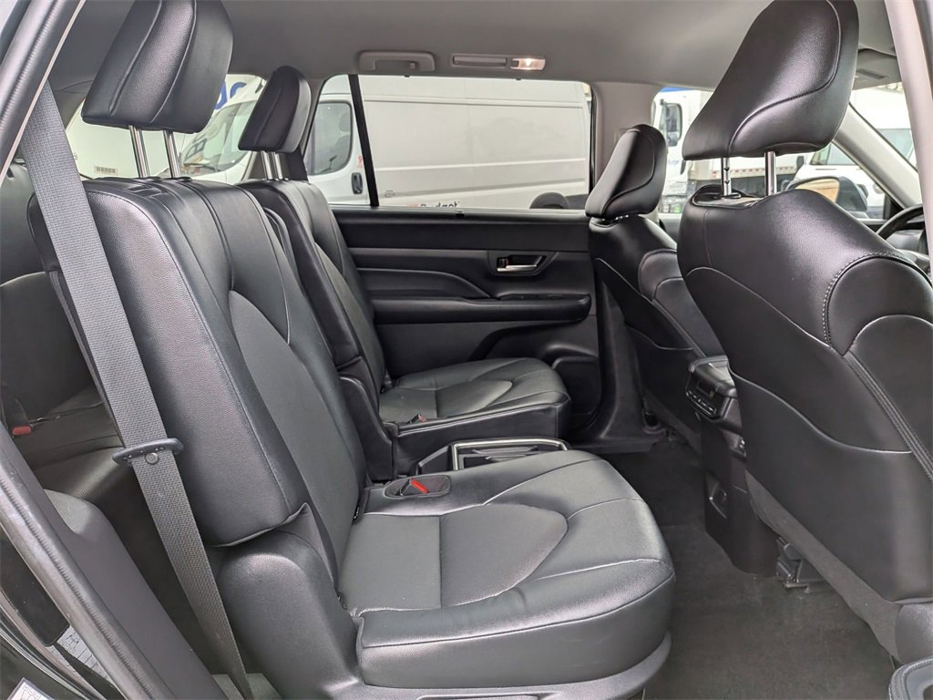 Used 2025 Toyota Grand Highlander AWD image 31