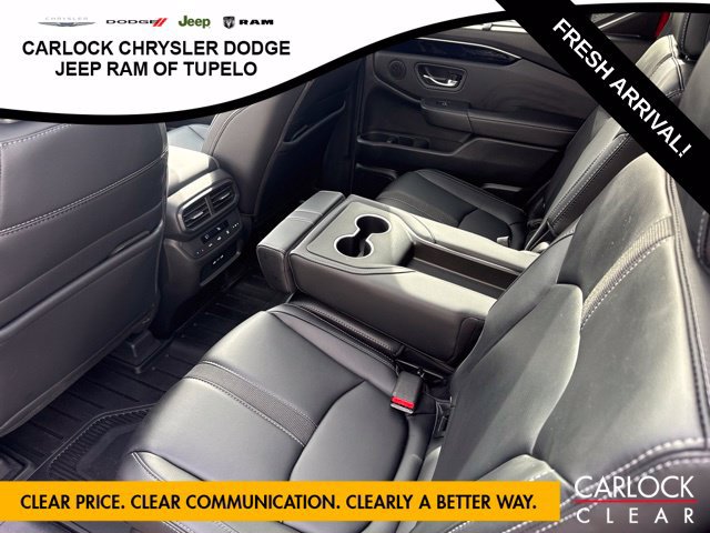 Used 2025 Honda Pilot Touring image 12