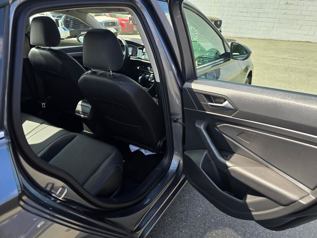 Used 2020 Volkswagen Jetta SE w/ SE Cold Weather Package FWD image 13