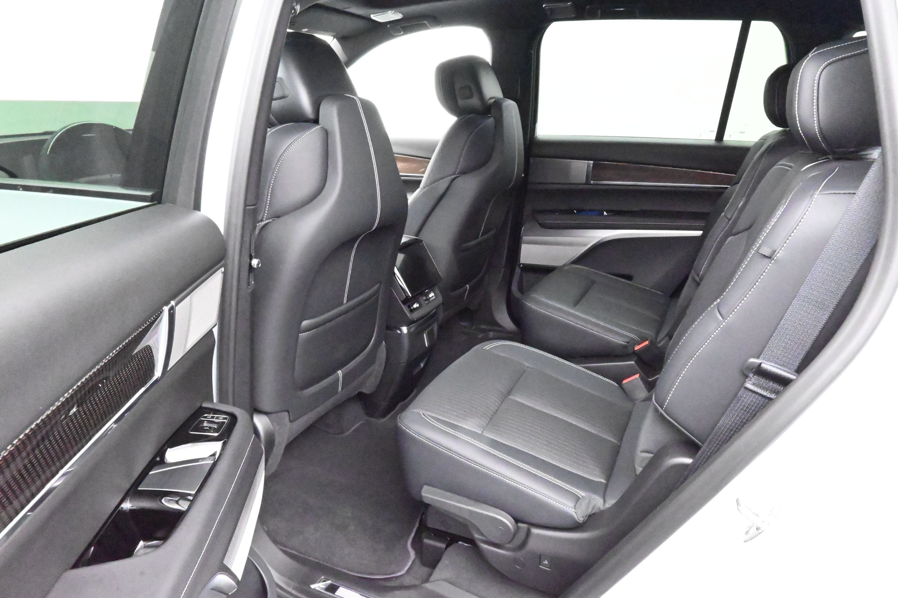 New 2027 Cadillac Vistiq Sport AWD/4WD image 10