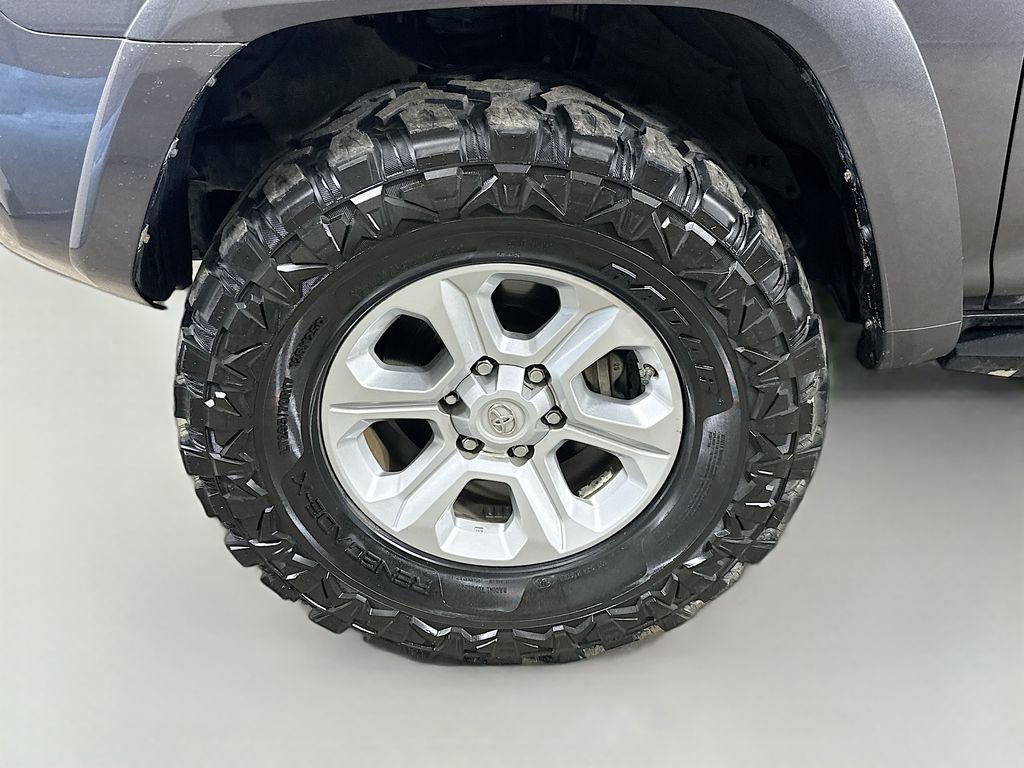Used 2021 Toyota 4Runner SR5 Premium w/ Moonroof Package RWD image 8