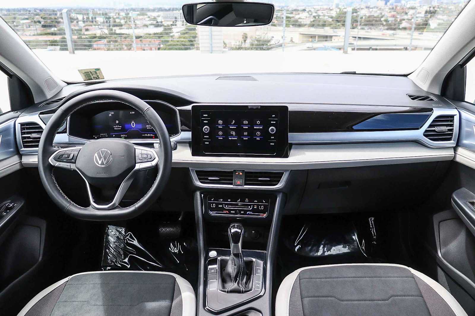New 2025 Volkswagen Taos SE w/ Black Wheel Package FWD image 12