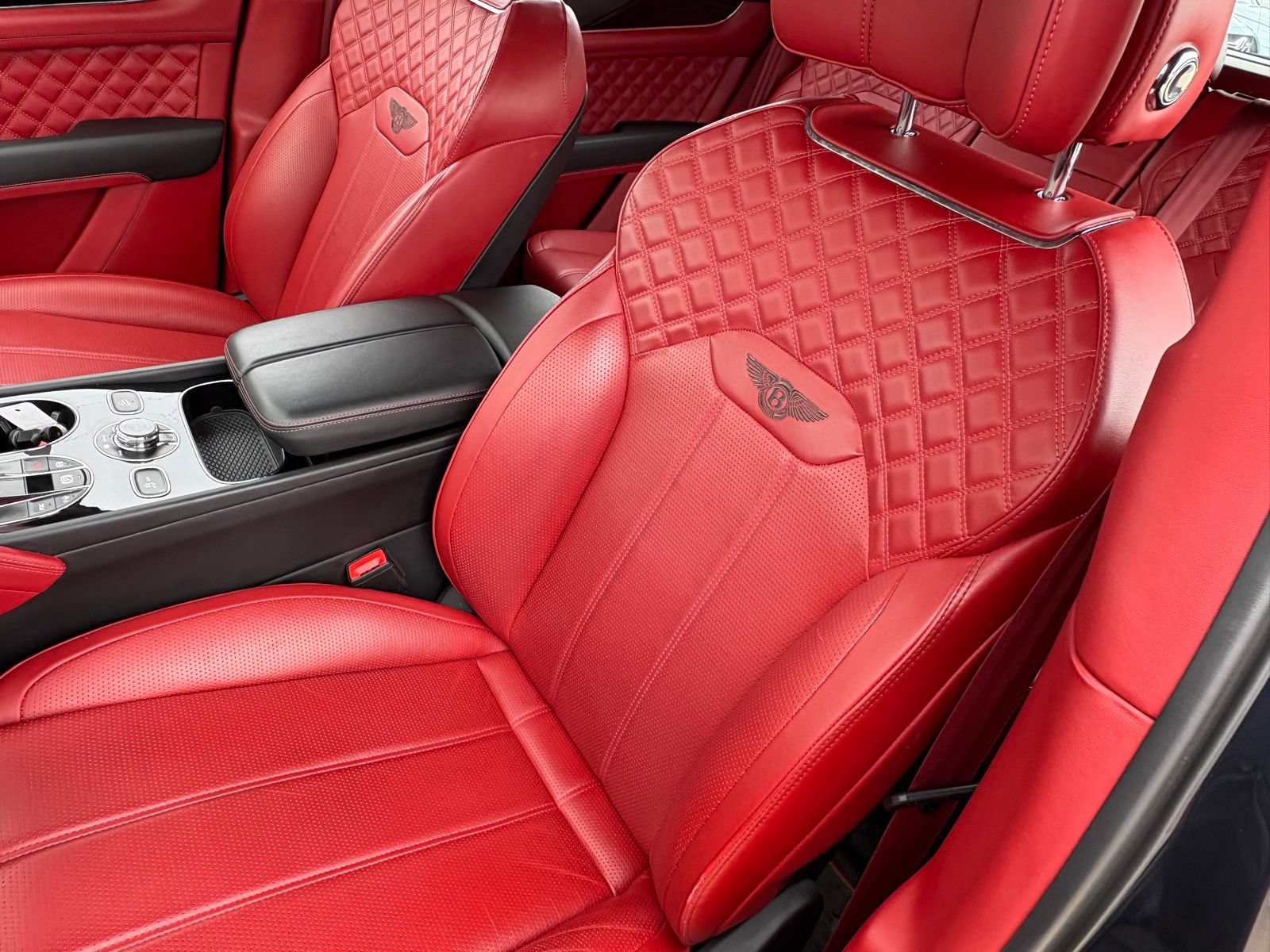 Used 2021 Bentley Bentayga AWD/4WD image 40