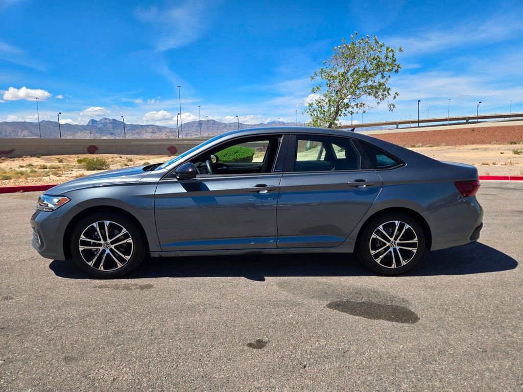 Certified 2024 Volkswagen Jetta Sport image 4