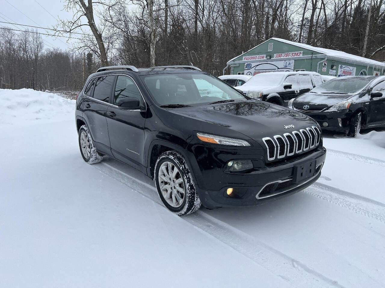 Used 2017 Jeep Cherokee Limited w/ Luxury Group FWD image 2