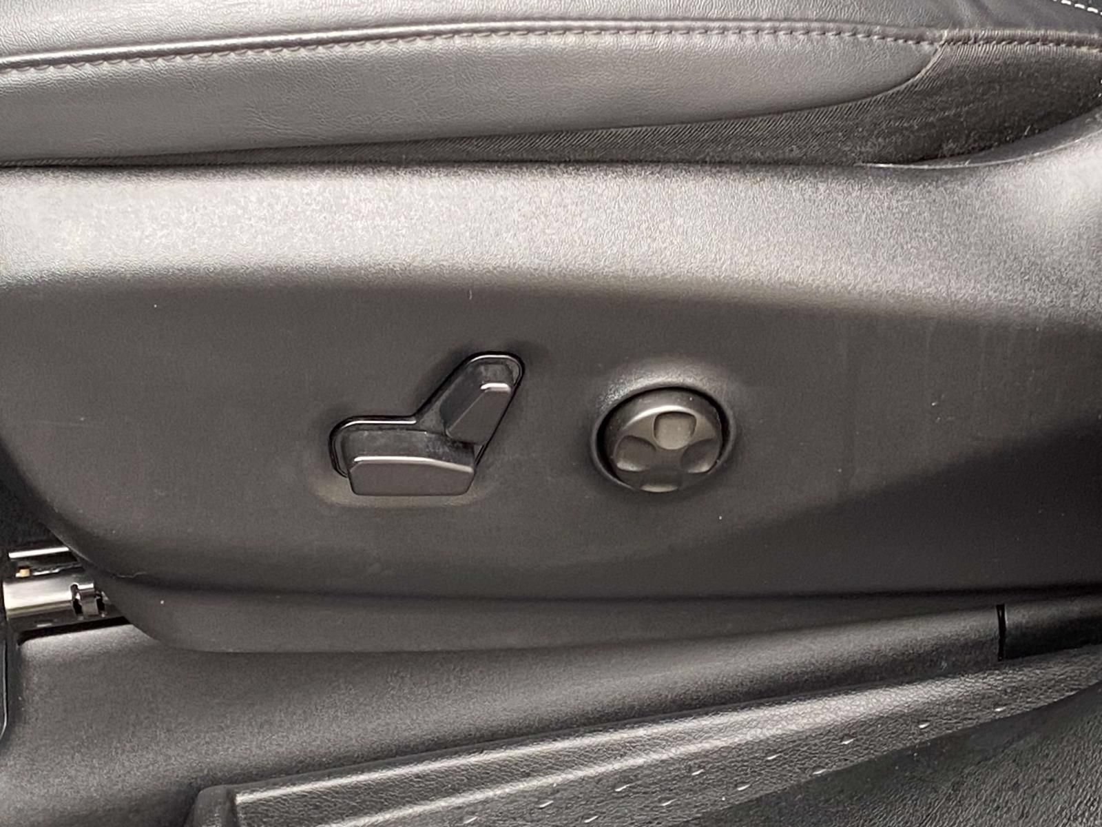 Used 2025 Chrysler Pacifica Select FWD image 14