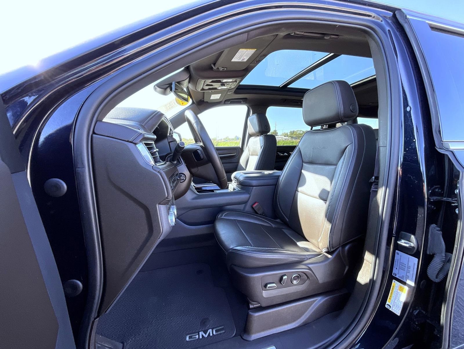 Certified 2023 GMC Yukon XL Denali image 10