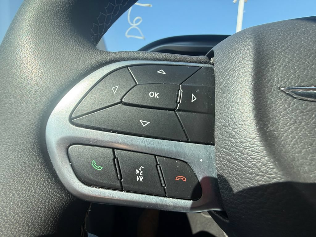Used 2024 Chrysler Pacifica Touring-L FWD image 16