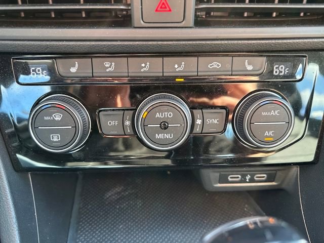 Used 2023 Volkswagen Jetta SE image 29