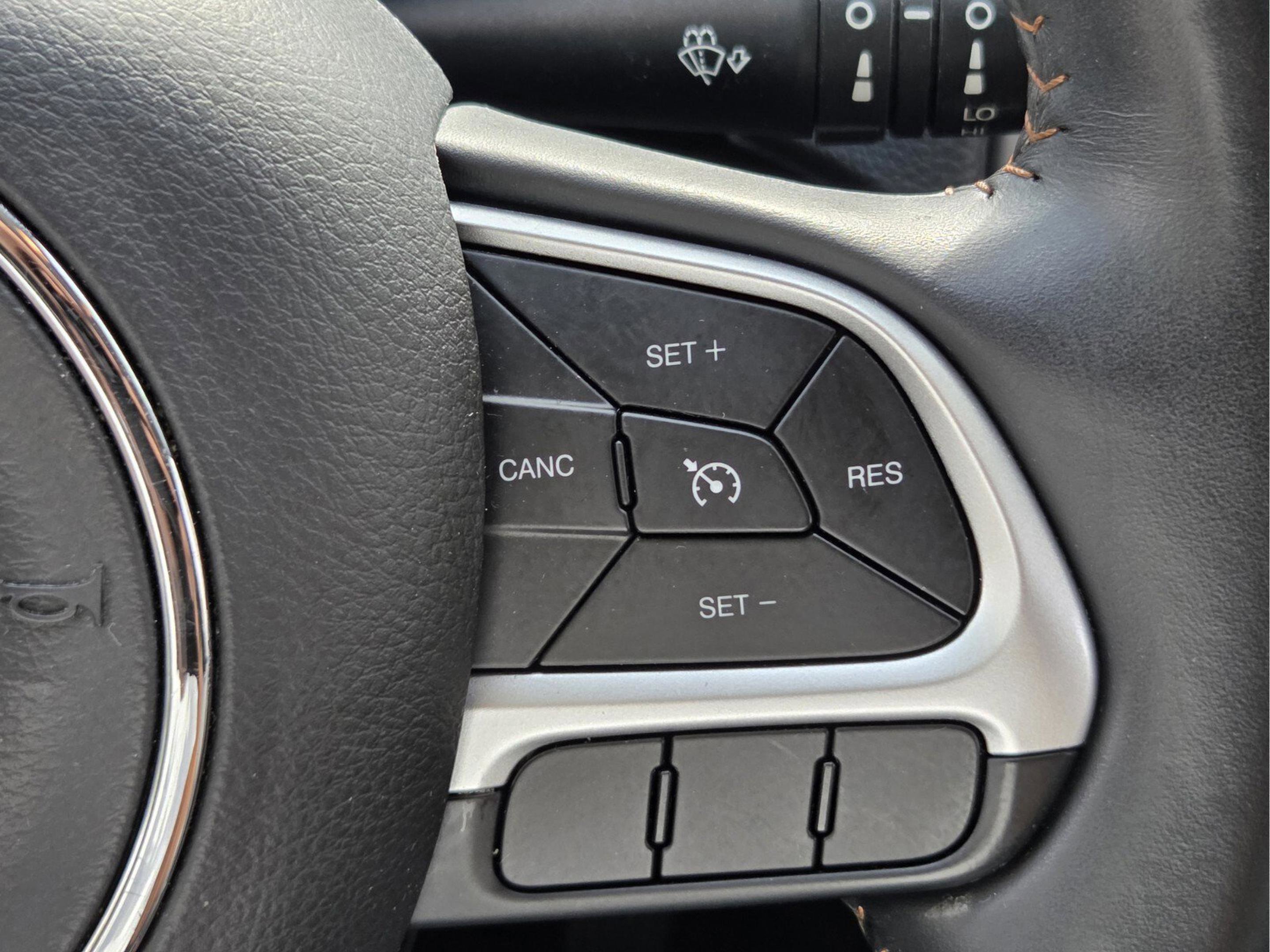 Used 2018 Jeep Compass Latitude w/ Popular Equipment Group FWD image 25