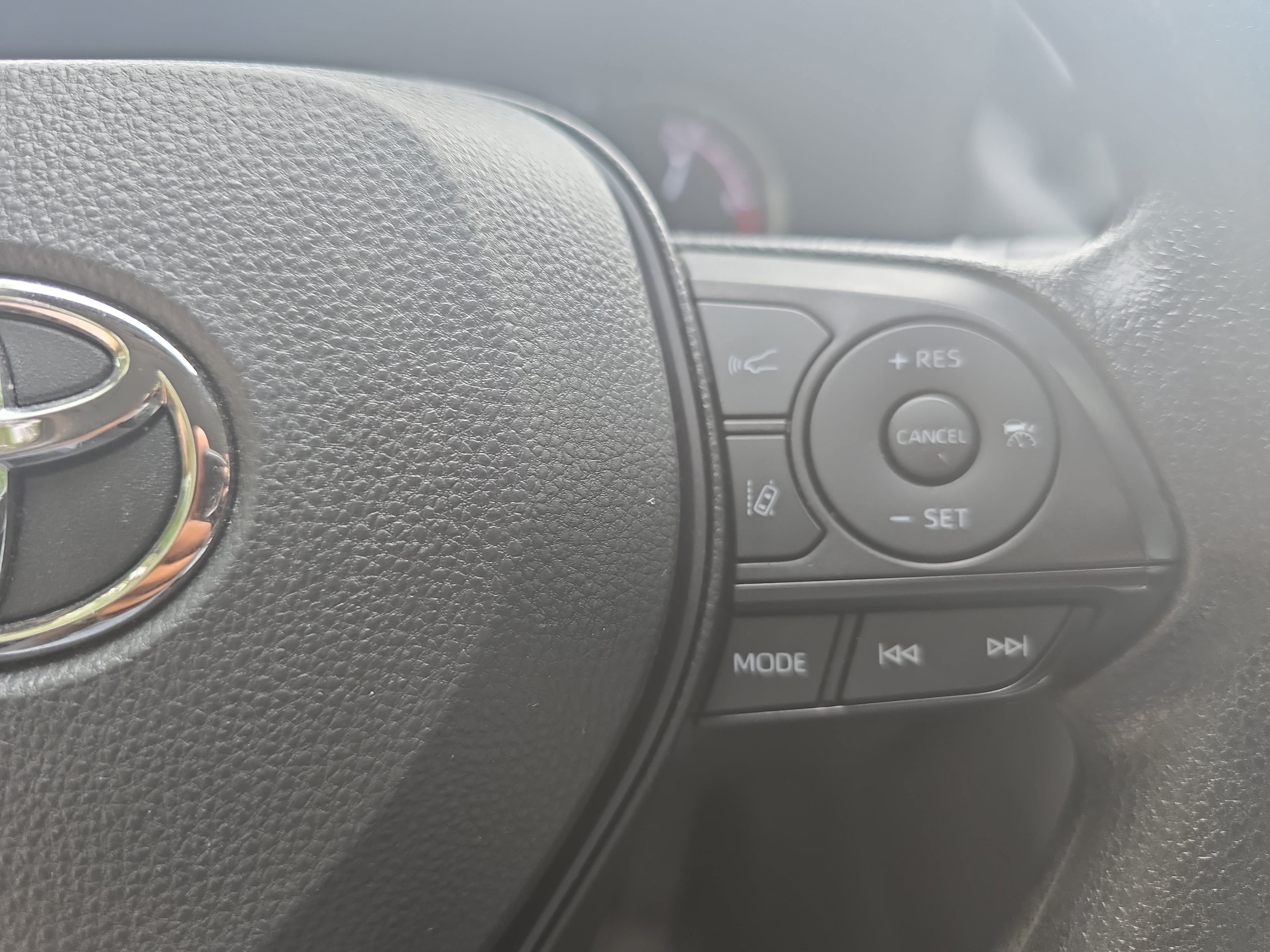 Used 2025 Toyota RAV4 XLE FWD image 17