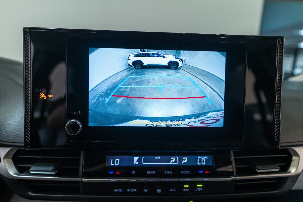 Certified 2025 Toyota Sienna LE FWD image 29