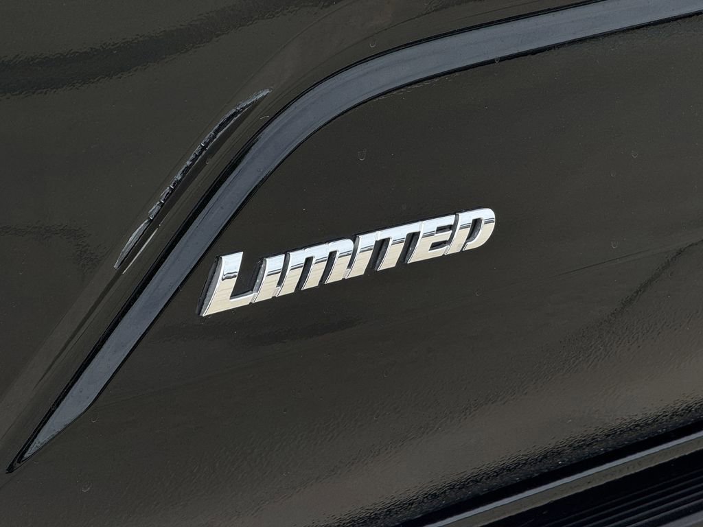 Used 2024 Toyota Tacoma Limited w/ Limited Package (LT) AWD/4WD image 10