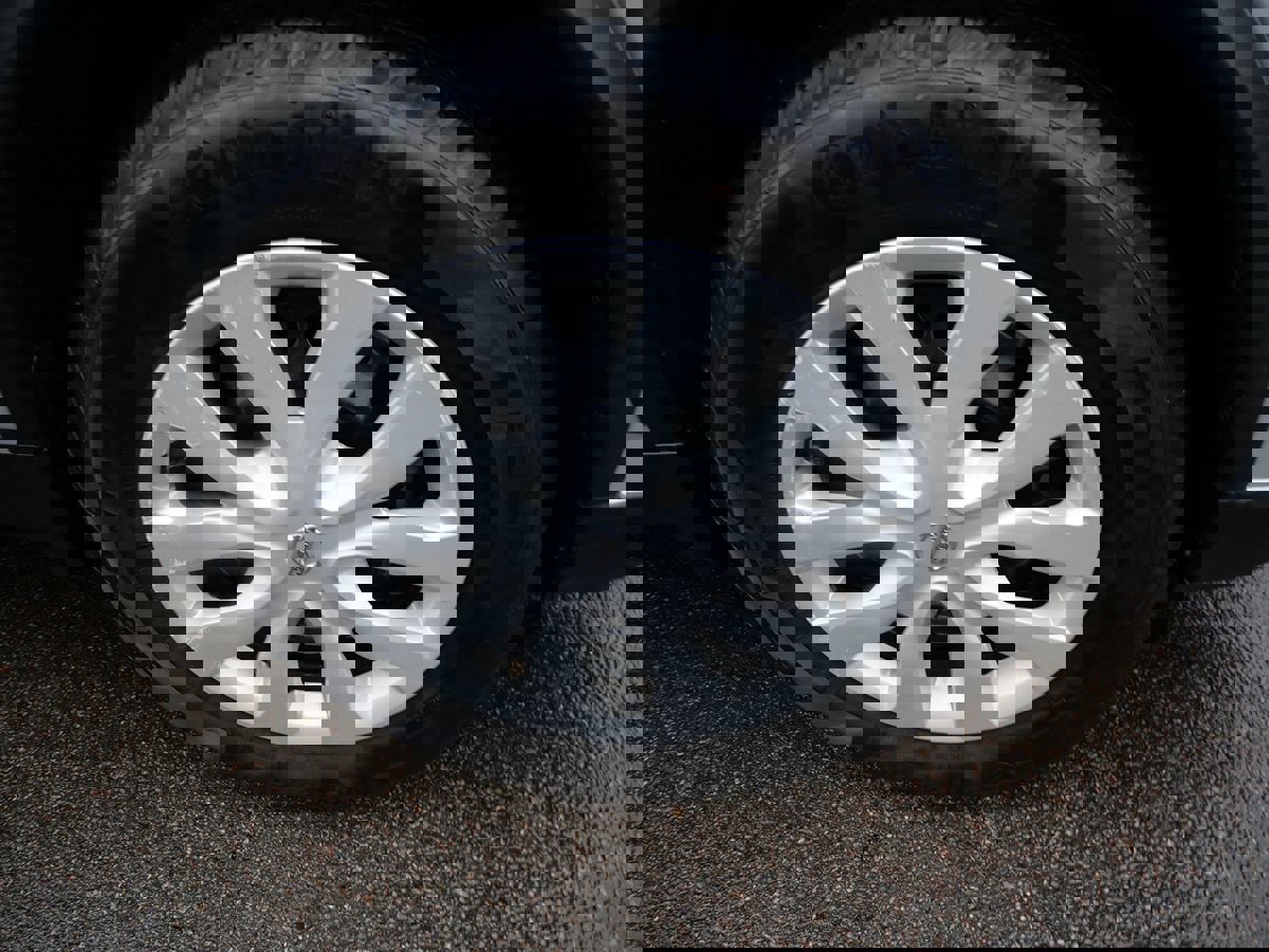 Used 2017 Nissan Rogue S image 30