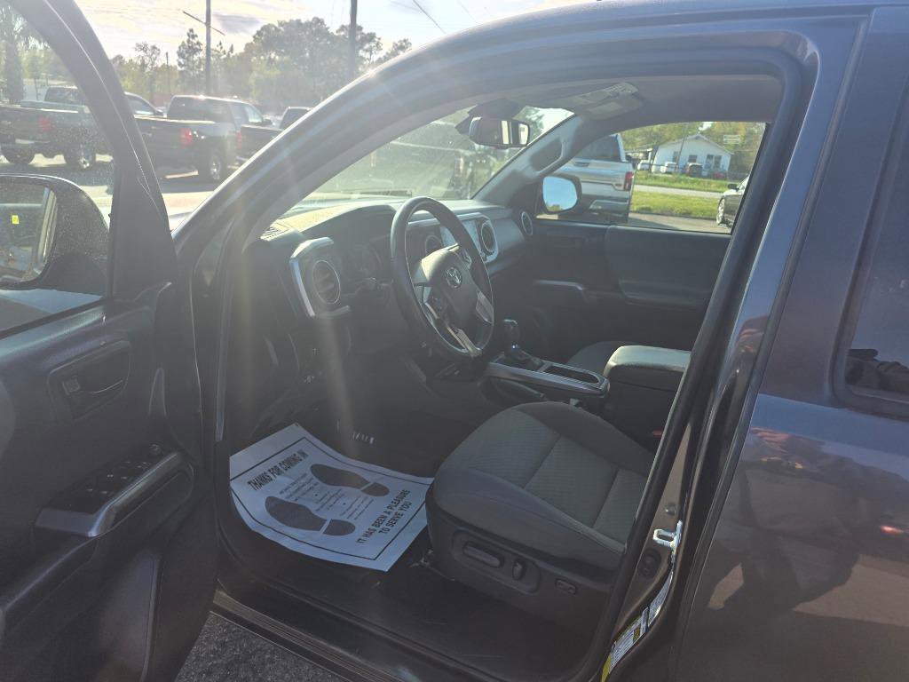 Used 2022 Toyota Tacoma SR5 w/ Technology Package RWD image 5