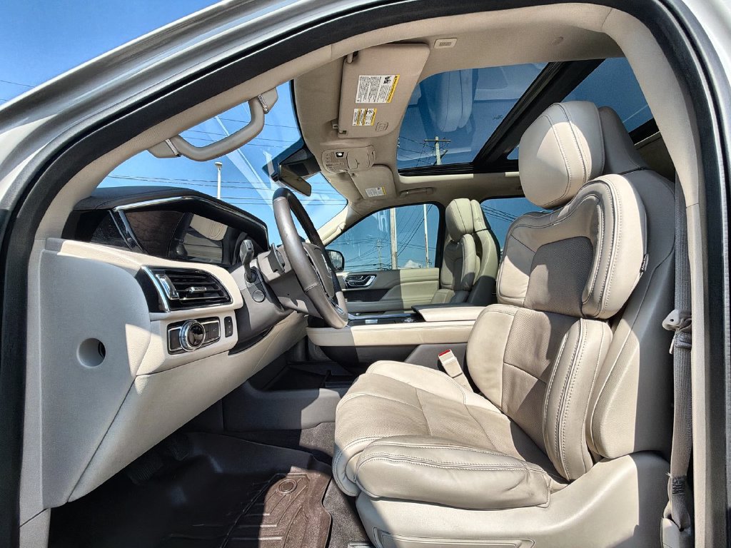Used 2019 Lincoln Navigator Reserve AWD/4WD image 19