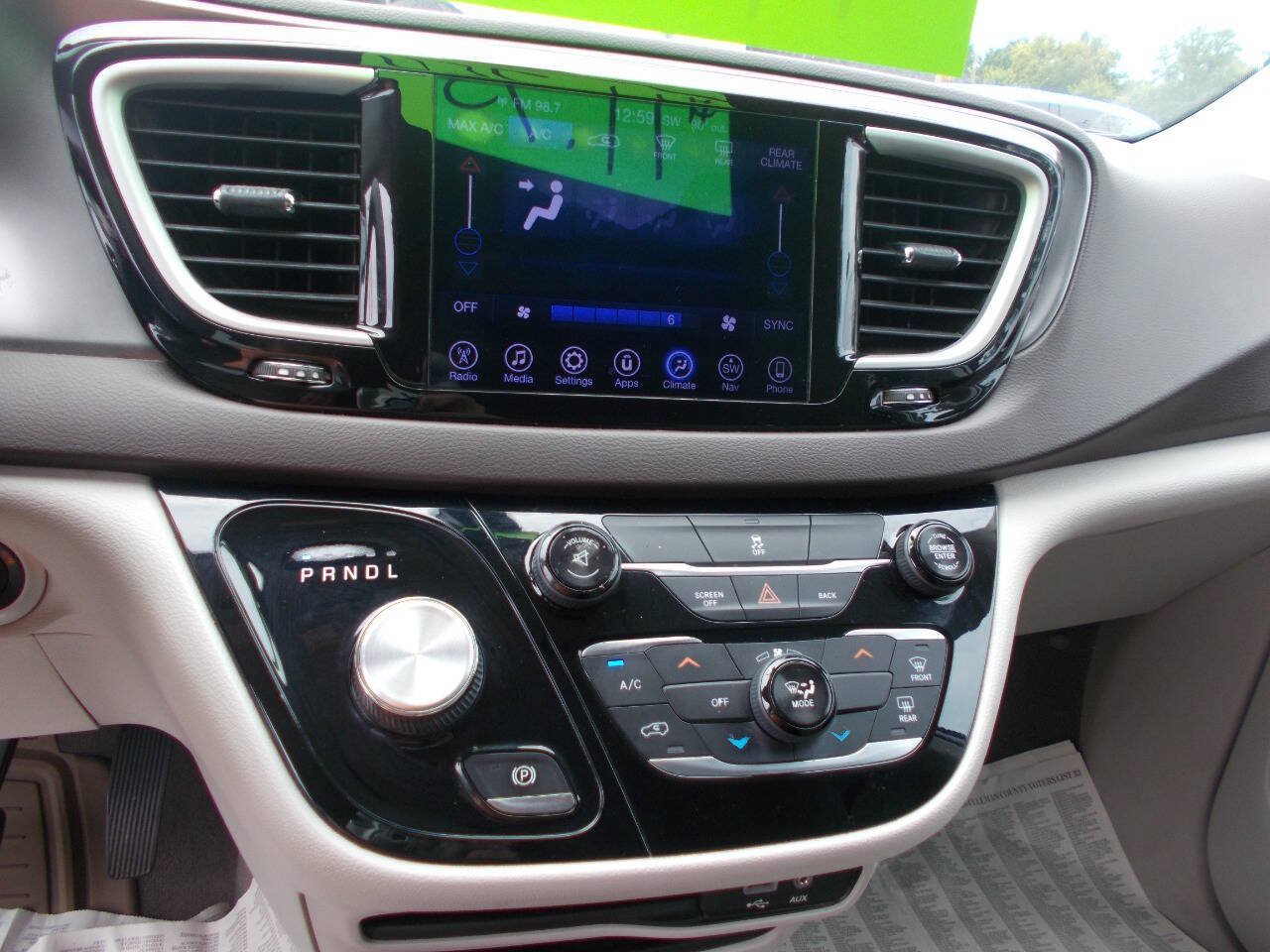 Used 2017 Chrysler Pacifica Touring FWD image 15