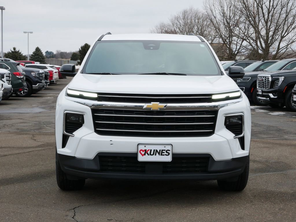 Used 2024 Chevrolet Traverse LT image 2