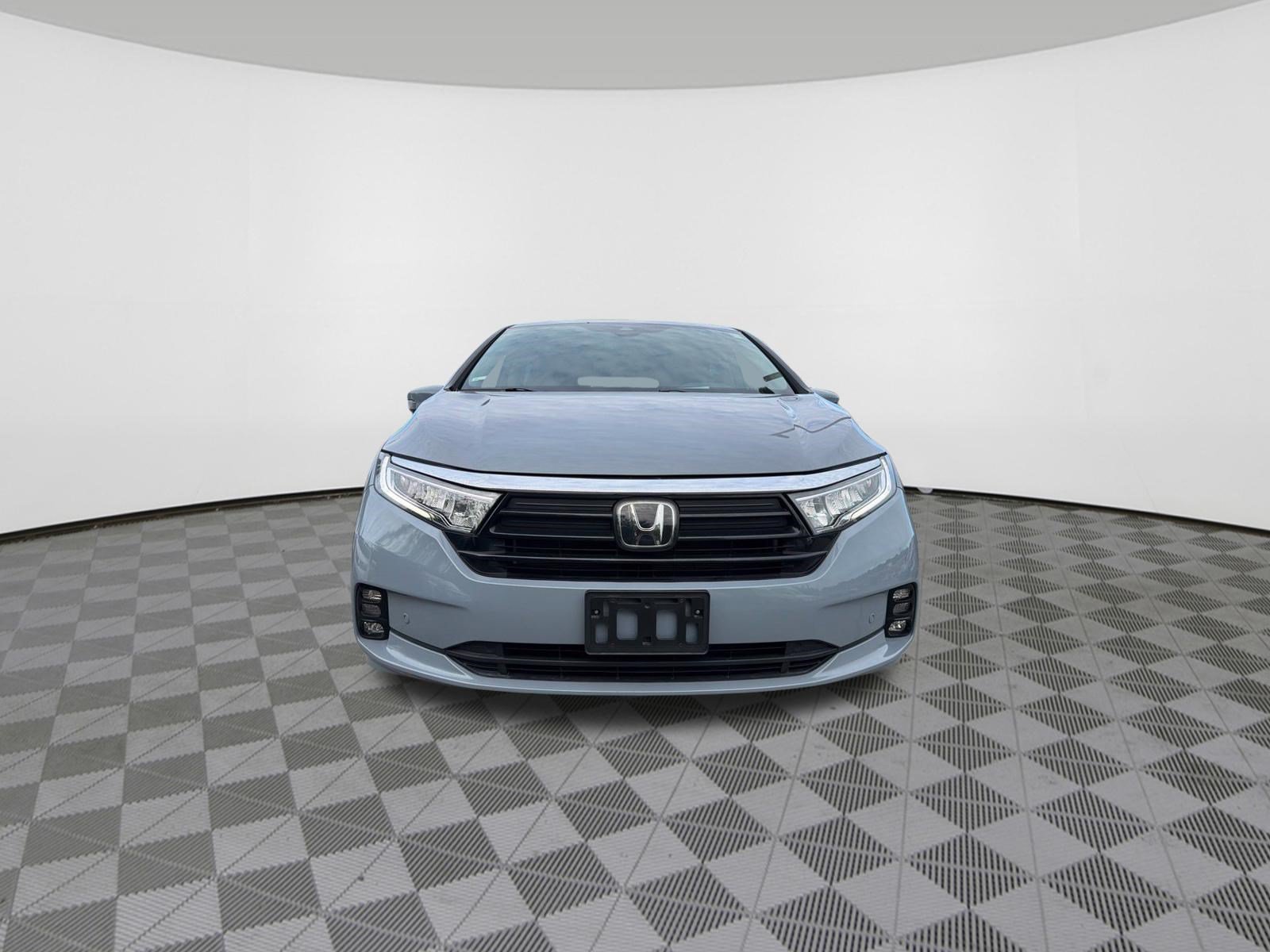 Used 2024 Honda Odyssey Touring image 2