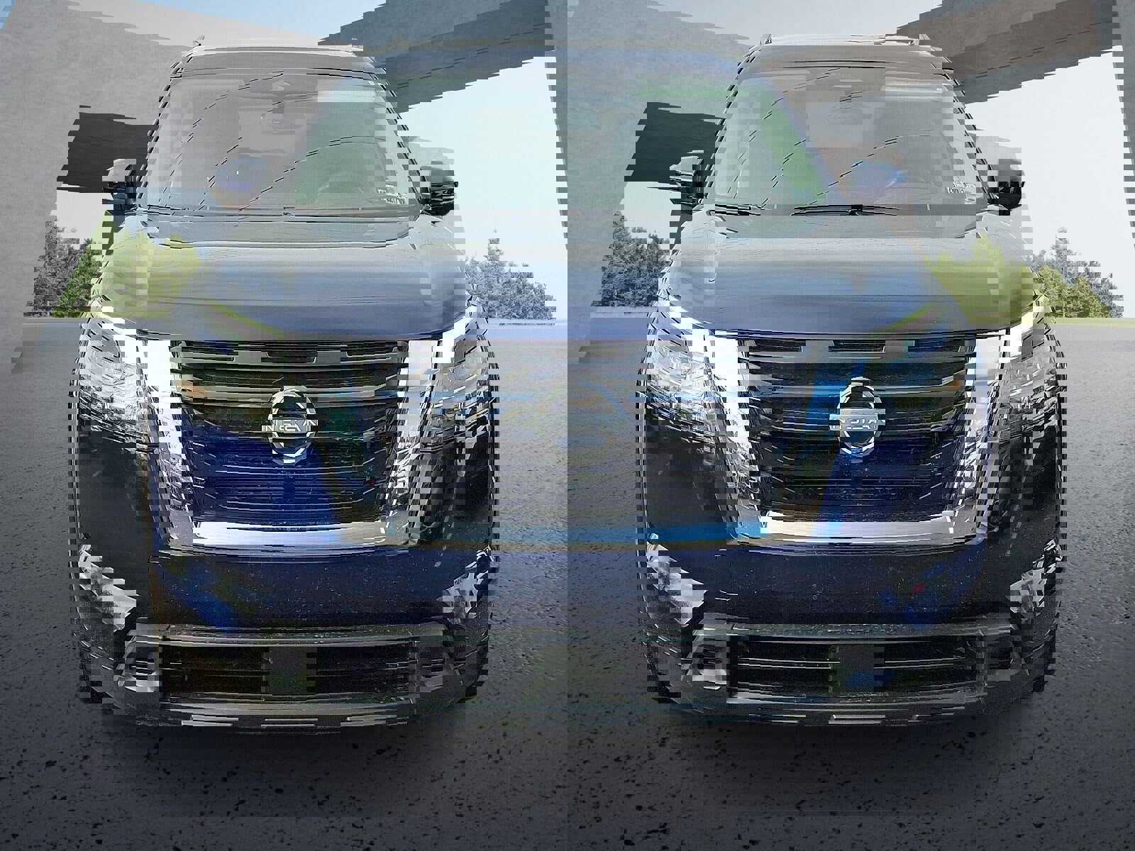 Used 2025 Nissan Pathfinder SV image 2