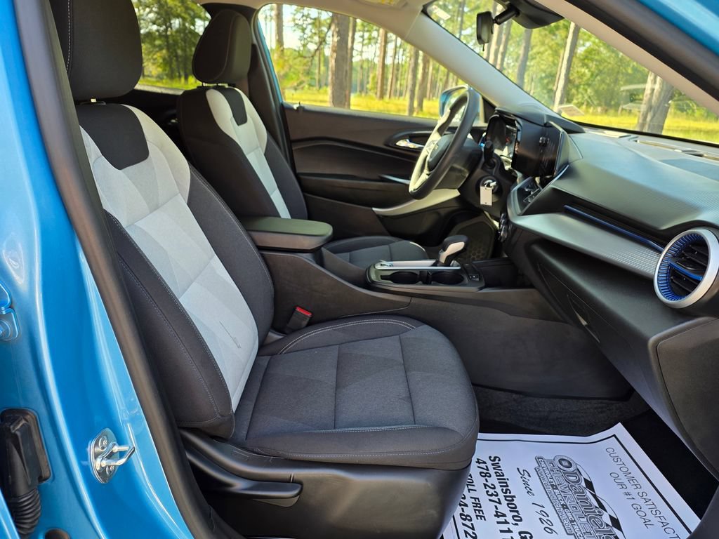 Used 2026 Chevrolet Trax LS w/ LS Convenience Package FWD image 25