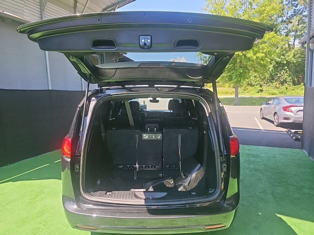 Used 2018 Chrysler Pacifica Touring-L w/ Premium Audio Group FWD image 39
