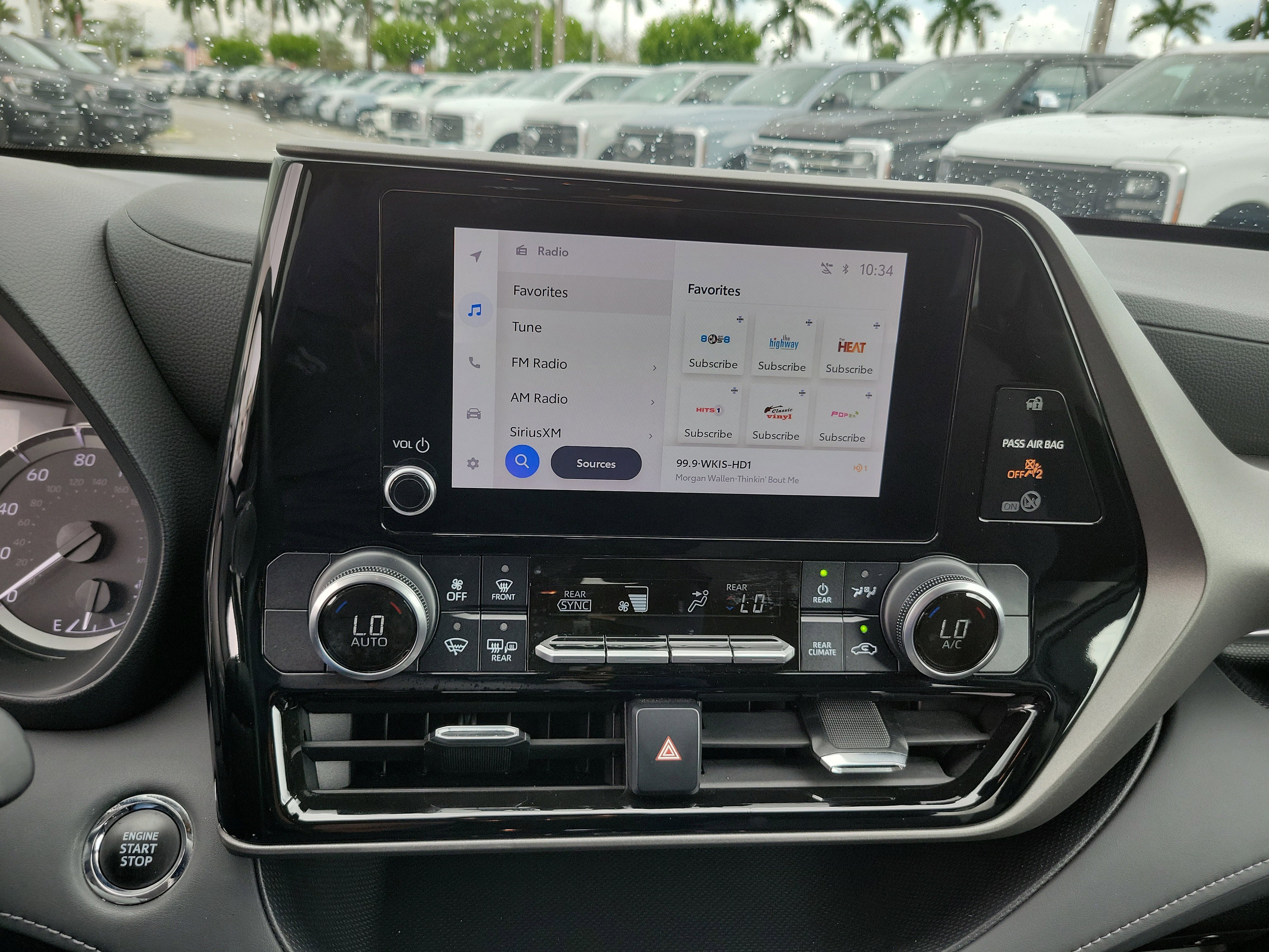 Used 2023 Toyota Highlander LE FWD image 24