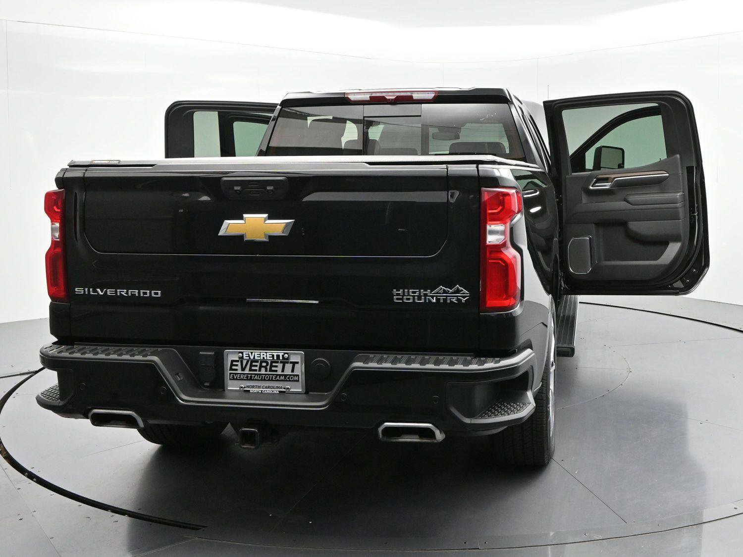 Used 2024 Chevrolet Silverado 1500 High Country w/ High Country Premium Package AWD/4WD image 42