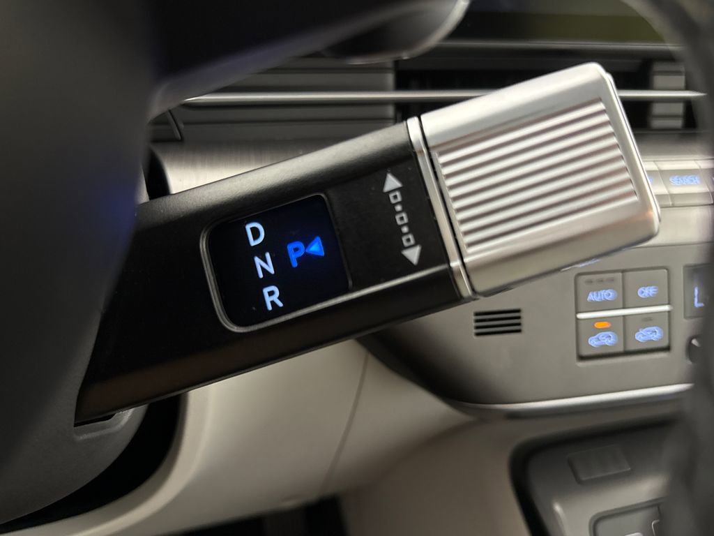 Certified 2024 Hyundai Kona Limited FWD image 21