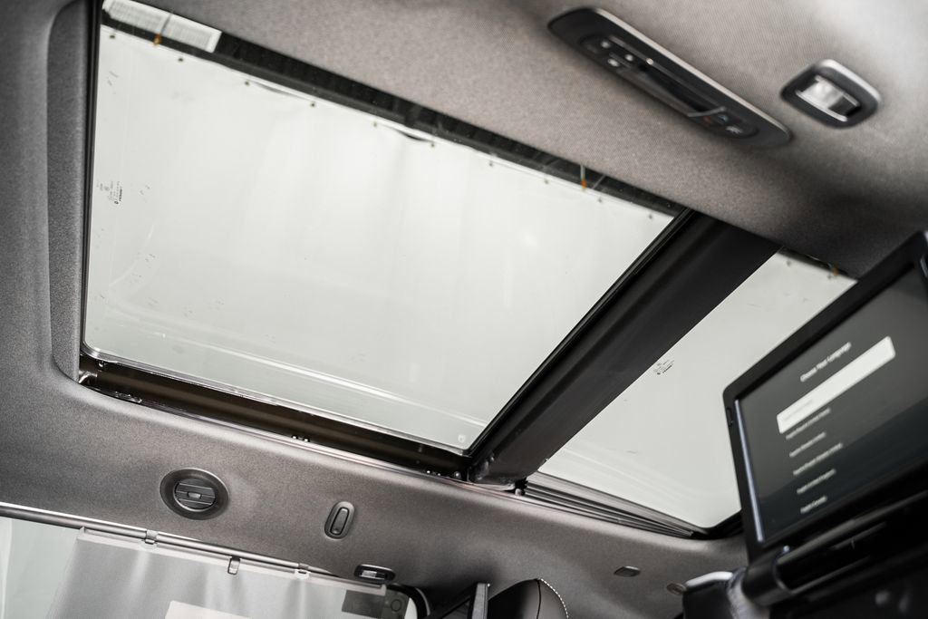 New 2026 Chrysler Pacifica Limited w/ Uconnect Theater Family Group image 31