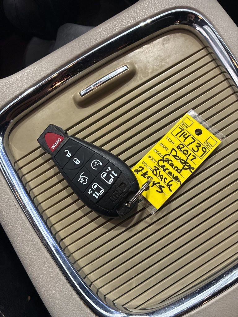 Used 2017 Dodge Grand Caravan SXT image 17