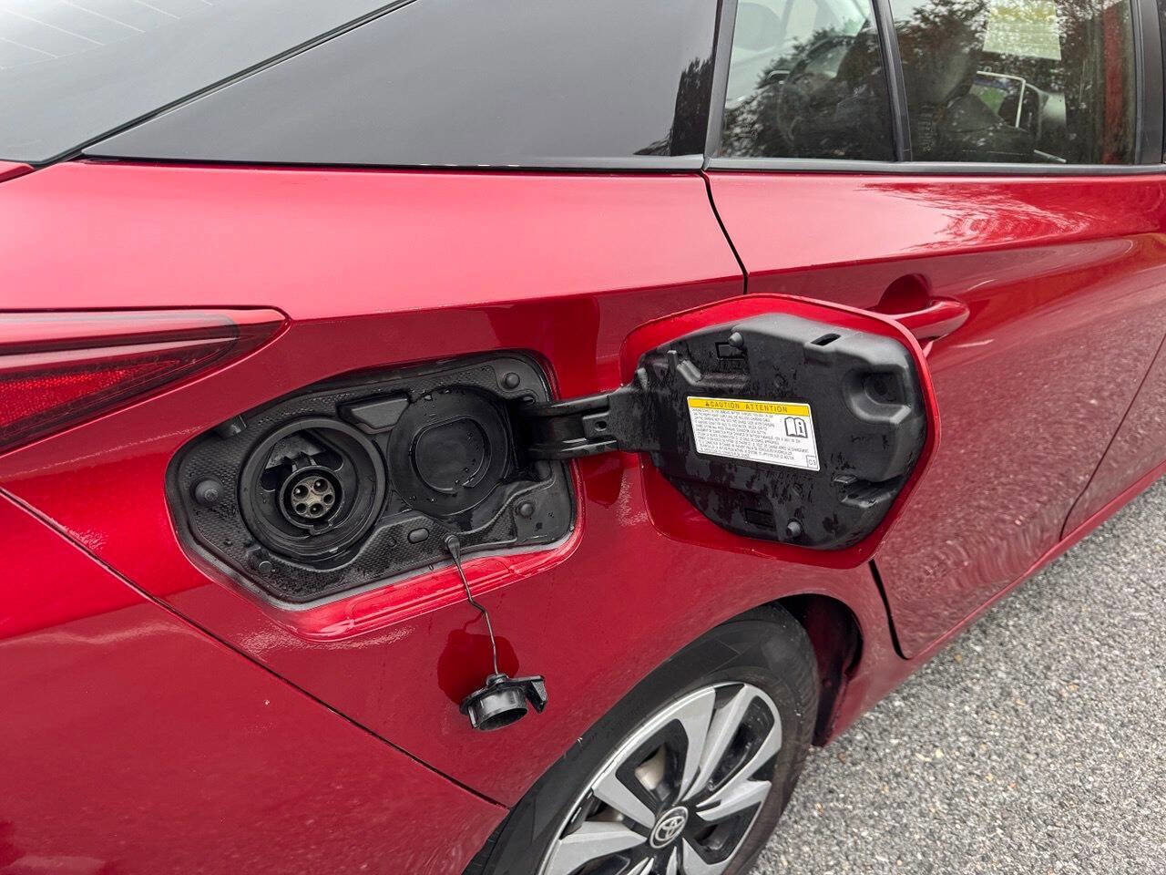 Used 2018 Toyota Prius Prime Premium image 5