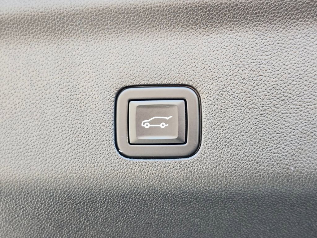 Used 2024 Chevrolet Tahoe Z71 w/ Luxury Package image 34