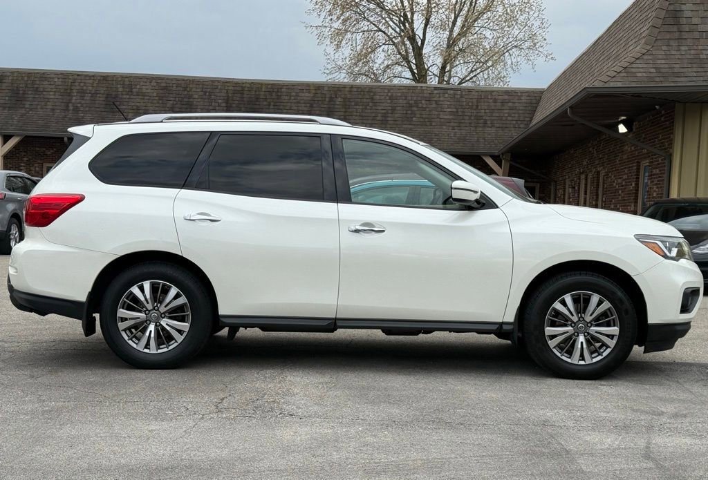 Used 2018 Nissan Pathfinder SV w/ SV Tech Package FWD image 6
