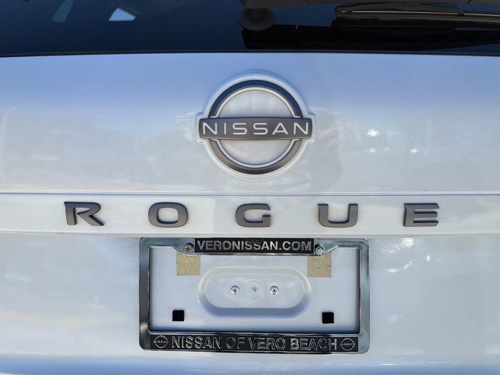Used 2024 Nissan Rogue SV w/ SV Premium Package image 10