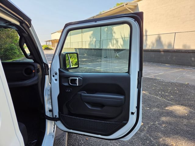 Used 2024 Jeep Gladiator Mojave w/ Technology Group AWD/4WD image 23