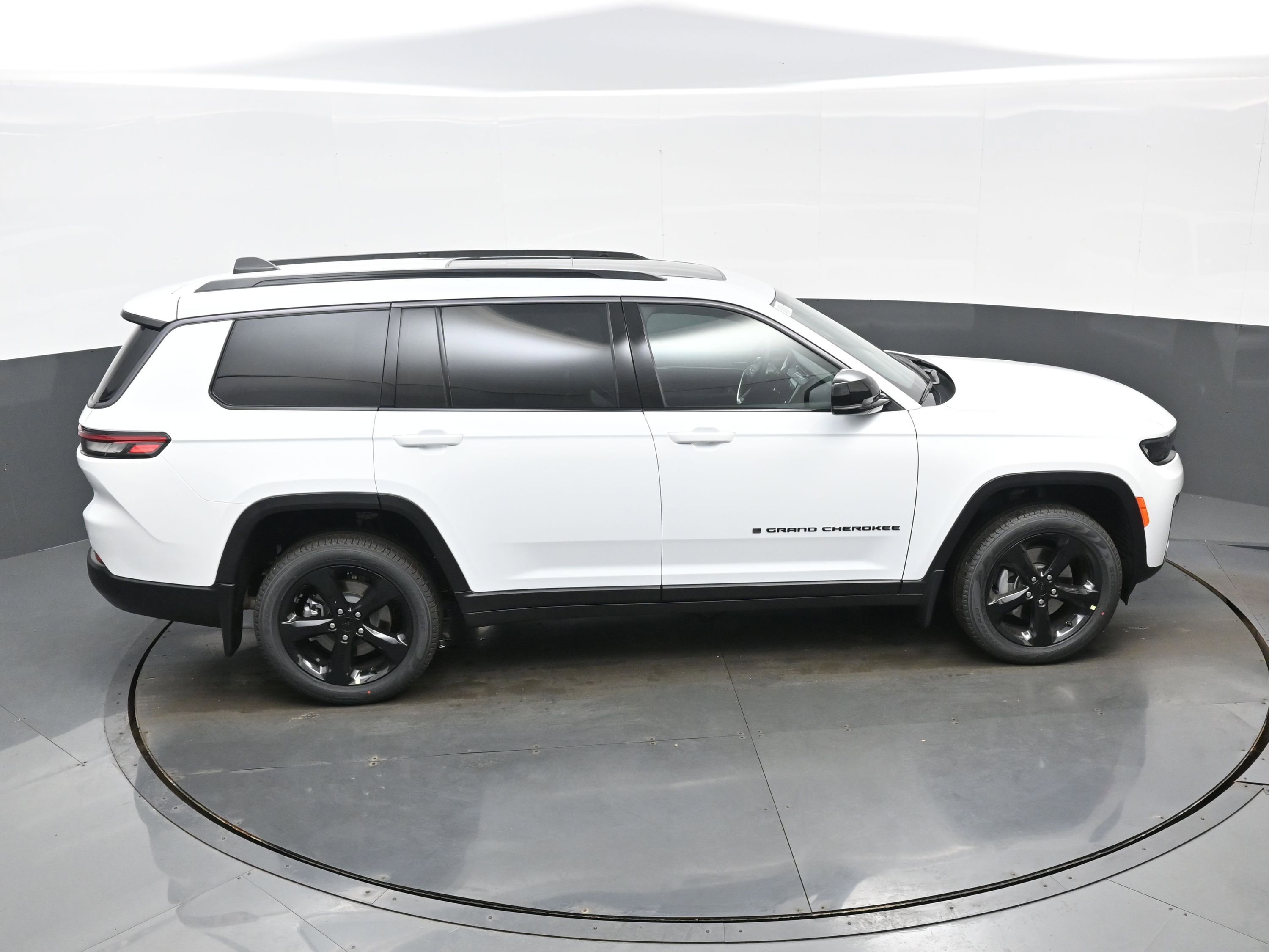 New 2026 Jeep Grand Cherokee L Limited w/ Limited Altitude Package AWD/4WD image 24