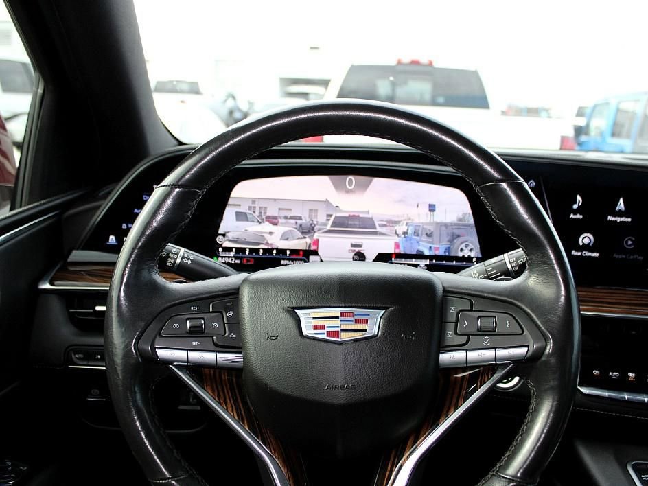 Used 2022 Cadillac Escalade Luxury image 10