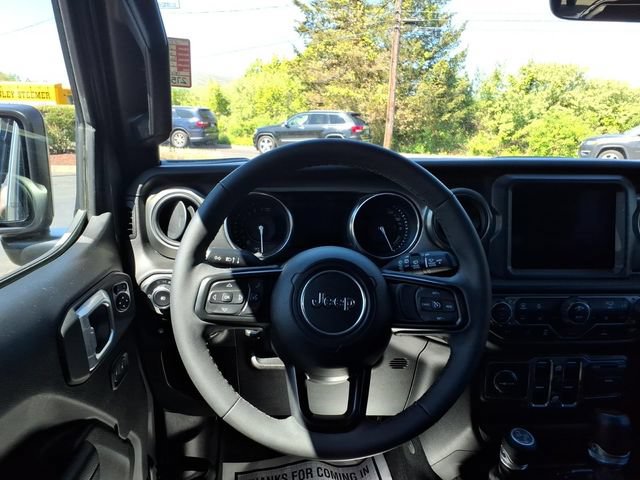 Used 2023 Jeep Wrangler Unlimited w/ Sun & Screen Package AWD/4WD image 19