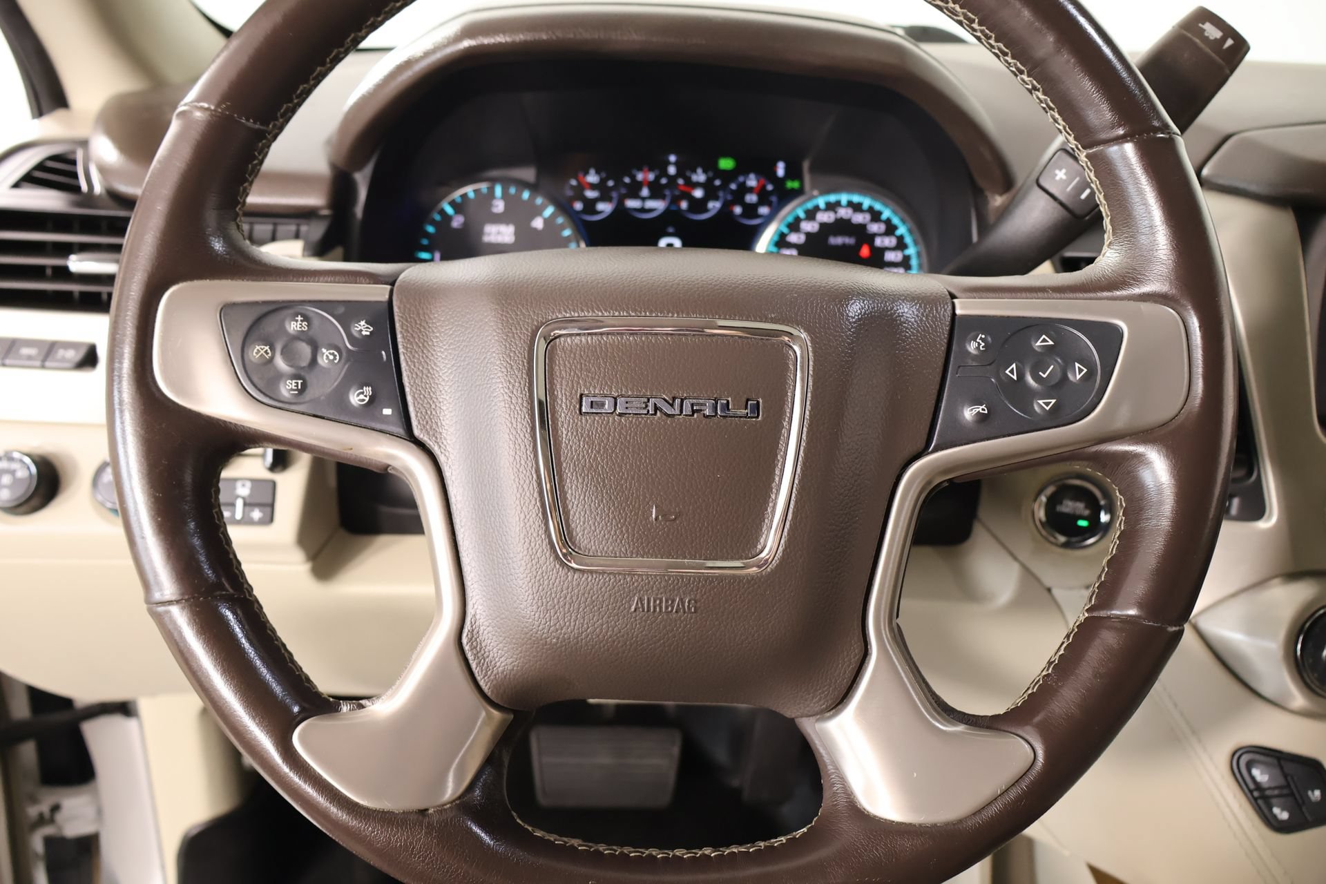 Used 2020 GMC Yukon XL Denali AWD/4WD image 3
