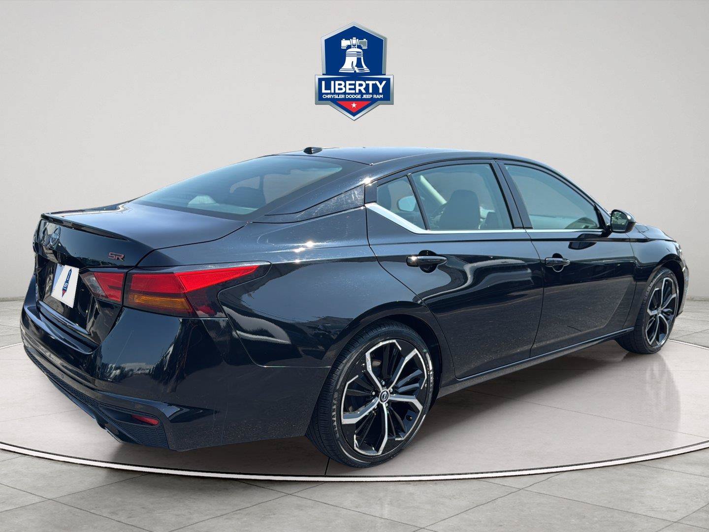 Used 2024 Nissan Altima 2.5 SR FWD image 11