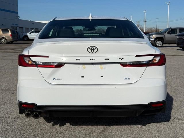Used 2025 Toyota Camry SE image 4