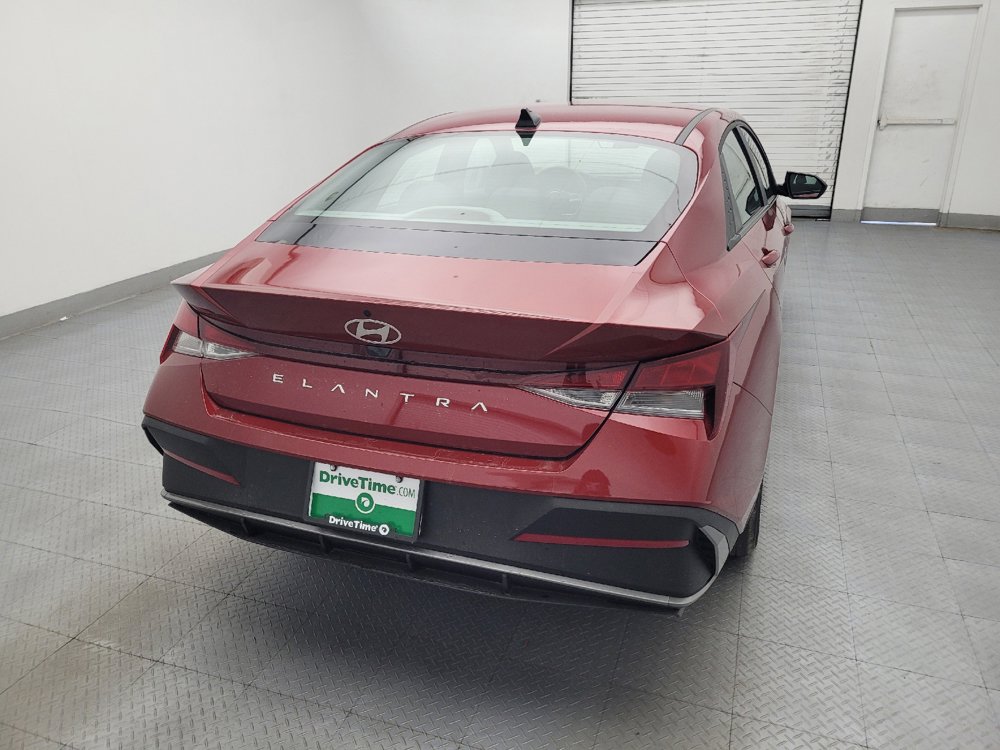 Used 2025 Hyundai Elantra SE FWD image 7
