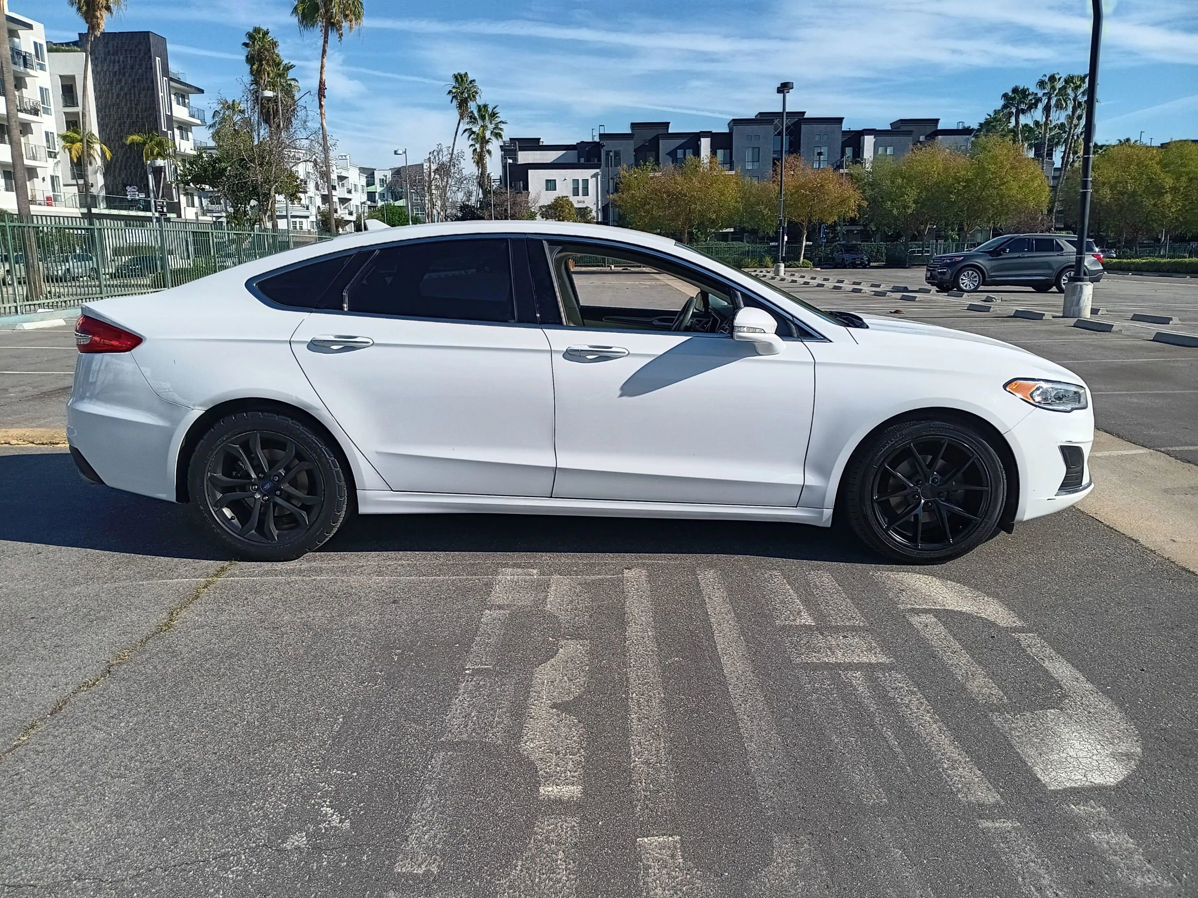 Used 2019 Ford Fusion SEL image 4