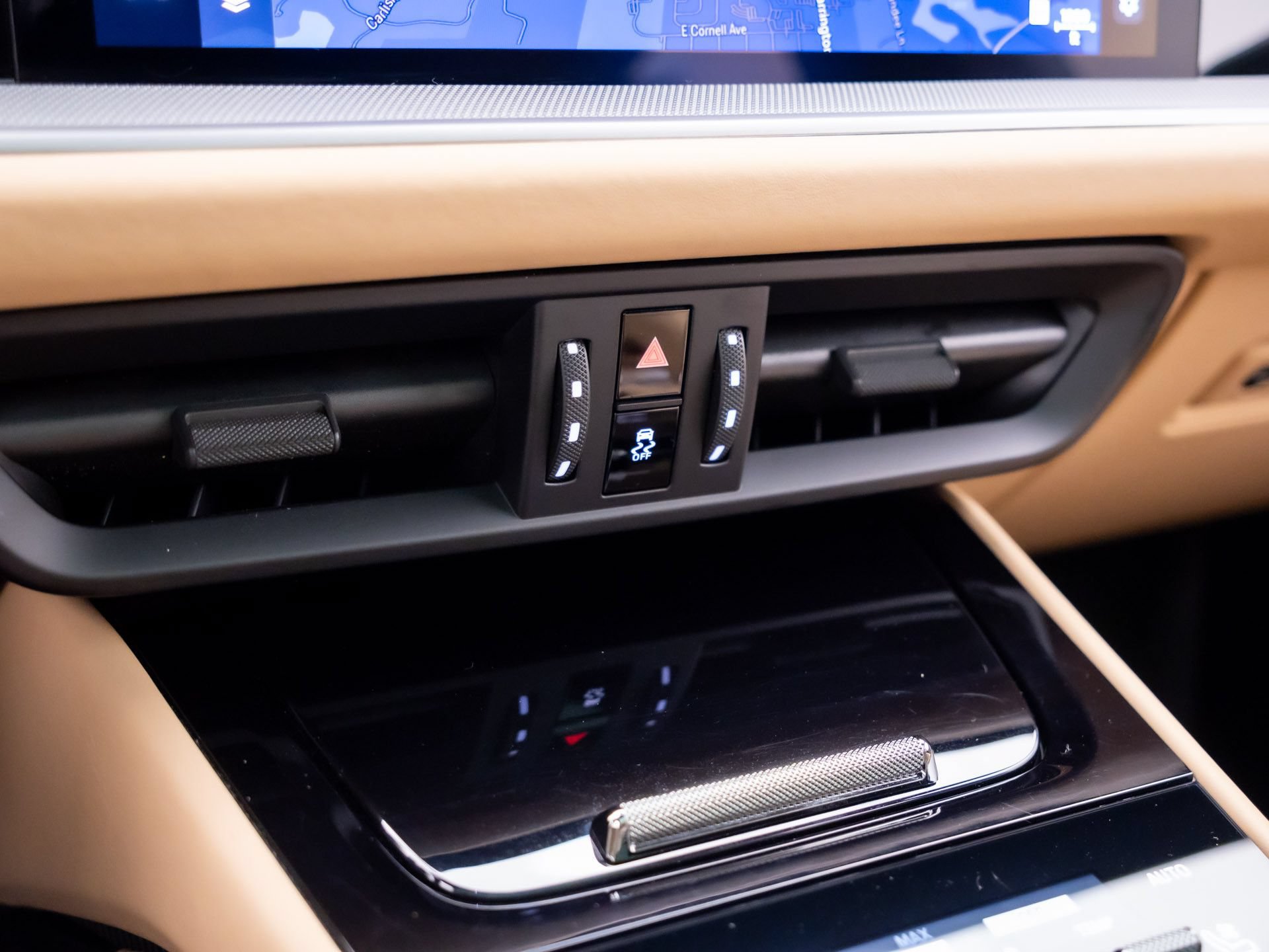 Certified 2024 Porsche Cayenne AWD/4WD image 26