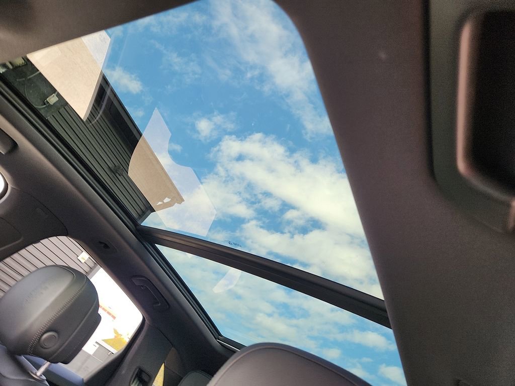 Certified 2025 Porsche Cayenne E-Hybrid image 13